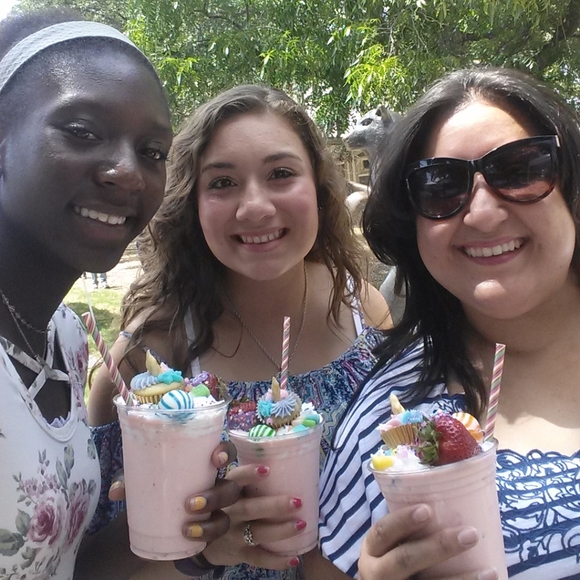 Meet Your Posher! - Picture 10 of 16